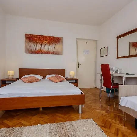 Guesthouse Kastela 3*