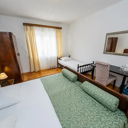 Guesthouse Kastela Pensionat Kaštela